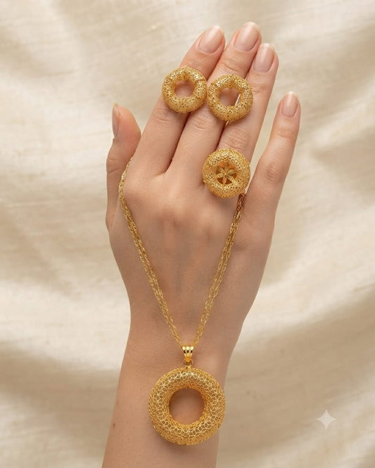 Golden Round Filigree Pendant Jewelry Set for Women - Win Bachat